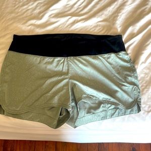 Gap fit maternity athletic shorts